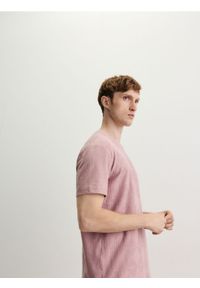 Reserved - Strukturalny t-shirt comfort fit - jasnofioletowy. Kolor: fioletowy. Materiał: bawełna