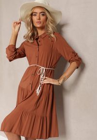 Renee - Brązowa Rozkloszowana Sukienka z Bawełny w Koszulowym Stylu Canidre. Kolor: brązowy. Materiał: bawełna. Typ sukienki: koszulowe #1