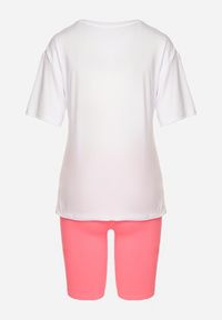 Born2be - Różowo-Biały Komplet z T-shirtem i Szortami Typu Kolarki Tiimavee. Kolor: różowy. Materiał: dzianina