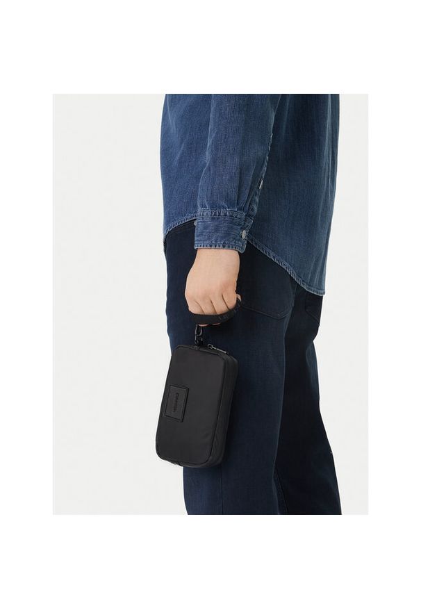 Saszetka Calvin Klein. Kolor: czarny. Materiał: puch