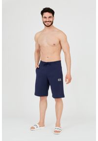 EA7 Emporio Armani - EA7 Męskie granatowe shorty z naszywką, Rozmiar S. Kolor: niebieski. Materiał: bawełna. Długość: krótkie. Wzór: aplikacja #3