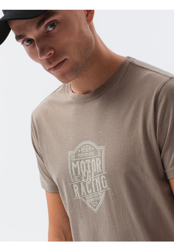 Ombre Clothing - T-shirt męski z nadrukiem S1434 V-25C - brązowy - XXL. Kolor: brązowy. Materiał: bawełna. Wzór: nadruk. Styl: klasyczny
