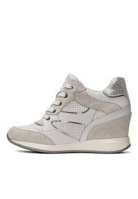 Geox - Sneakersy damskie beżowe GEOX D Nydame. Okazja: na co dzień. Zapięcie: sznurówki. Kolor: beżowy. Materiał: zamsz, skóra. Szerokość cholewki: normalna. Obcas: na koturnie #5