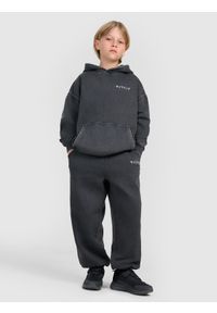 4f - 4F Bluza dresowa nierozpinana z kapturem chłopięca - szara 122 (6-7 lat). Okazja: na co dzień. Typ kołnierza: kaptur. Kolor: szary. Materiał: dresówka. Wzór: gładki, ze splotem. Sezon: lato. Styl: sportowy, klasyczny, casual, vintage #2