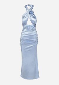 Born2be - Jasnoniebieska Satynowa Sukienka Wiązana na Szyi z Wycięciem pod Biustem i Różyczką Roneza. Kolor: niebieski. Materiał: satyna. Styl: elegancki #4