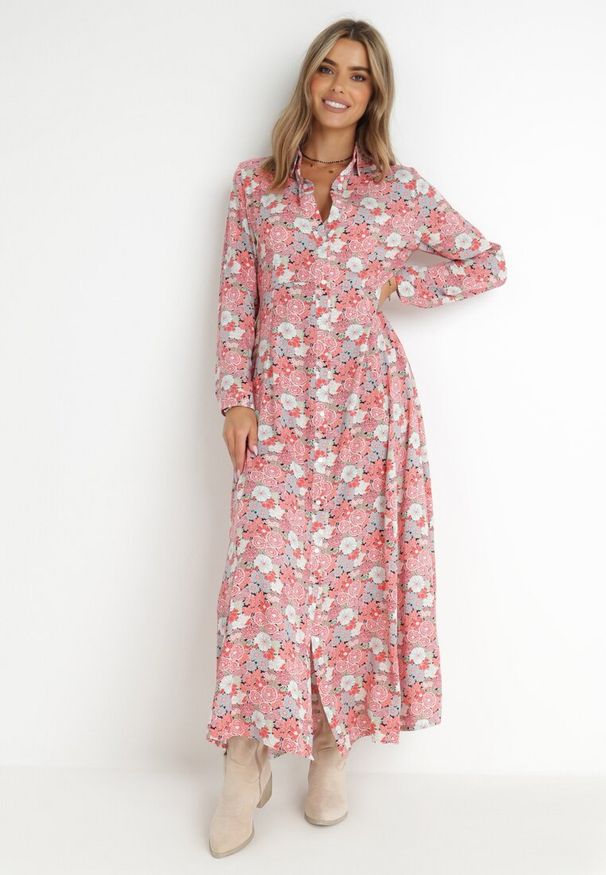 Born2be - Różowo-Czerwona Sukienka Koszulowa Fabillus. Okazja: na spacer. Kolor: różowy. Wzór: kwiaty. Typ sukienki: koszulowe. Materiał: tkanina. Długość rękawa: długi rękaw. Sezon: wiosna, lato. Styl: boho, klasyczny. Długość: maxi
