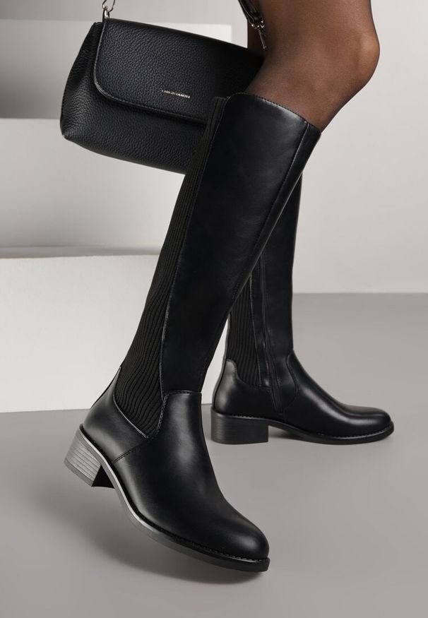 Renee - Czarne Casualowe Kozaki Typu Muszkieterki na Płaskiej Podeszwie Belissae. Okazja: na co dzień. Kolor: czarny. Materiał: jeans. Obcas: na płaskiej podeszwie. Styl: casual