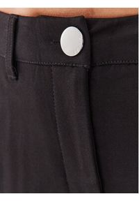 Guess Spodnie materiałowe W3YB02 K8RN0 Czarny Regular Fit. Kolor: czarny. Materiał: materiał, wiskoza