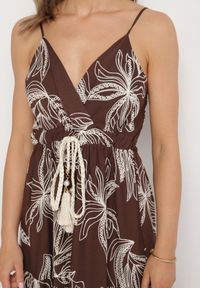 Born2be - Brązowa Kopertowa Sukienka z Wiskozą Ozdobiona Haftami i Sznurkiem Liramene. Okazja: na co dzień. Kolor: brązowy. Materiał: wiskoza. Długość rękawa: na ramiączkach. Wzór: aplikacja, haft. Typ sukienki: kopertowe. Styl: elegancki, casual #3