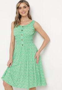 Born2be - Zielona Rozkloszowana Sukienka z Bawełny na Szerokich Ramiączkach z Gumką w Pasie Bellawish. Kolor: zielony. Materiał: bawełna. Długość rękawa: na ramiączkach. Styl: elegancki #5