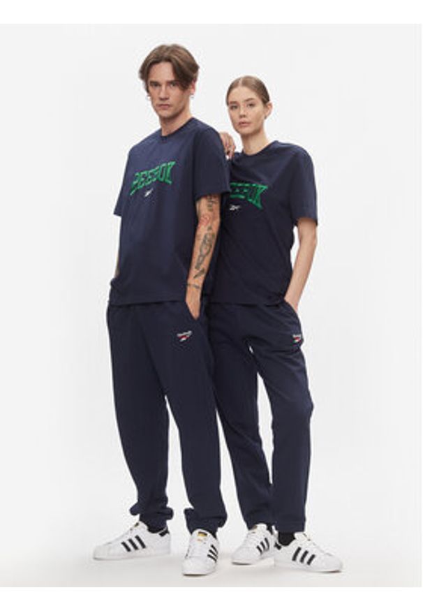 Reebok T-Shirt Classics Varsity T-Shirt HS9182 Granatowy. Kolor: niebieski. Materiał: bawełna