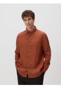 Reserved - Lniana koszula regular fit - miedziany. Kolor: brązowy. Materiał: len
