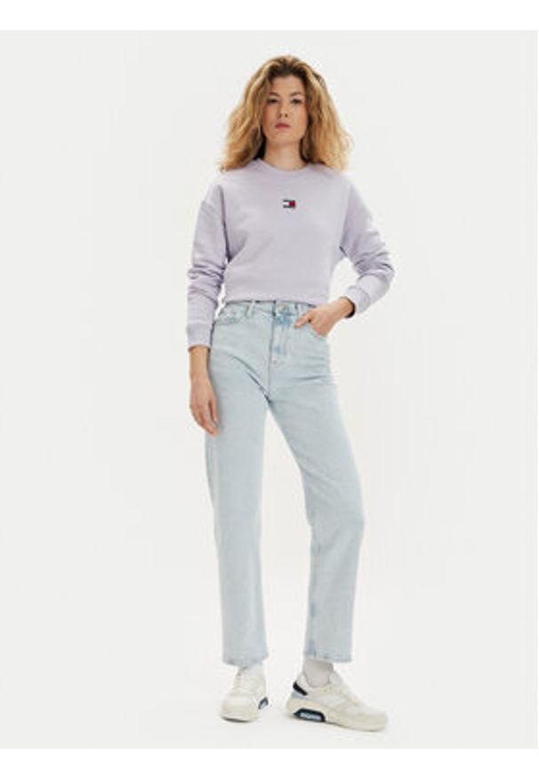 Tommy Jeans Bluza Badge DW0DW17325 Fioletowy Regular Fit. Kolor: fioletowy. Materiał: bawełna