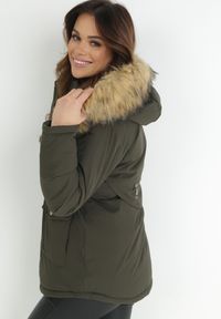 Born2be - Ciemnozielona Kurtka Parka z Odpinanym Kapturem i Futerkiem Noizie. Okazja: na co dzień. Kolor: zielony. Materiał: futro. Styl: casual, elegancki #5