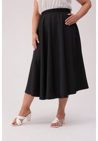 Moda Size Plus Iwanek - Czarna spódnica Aurora - satynowy blask PLUS SIZE XXL. Kolekcja: plus size. Kolor: czarny. Materiał: satyna. Długość: krótkie. Styl: elegancki