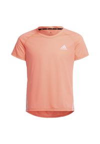 Koszulka z krótkim rękawem dla dzieci Adidas Aeroready Three Stripes Łosoś. Kolor: biały, czerwony, wielokolorowy. Materiał: poliester. Długość rękawa: krótki rękaw. Długość: krótkie