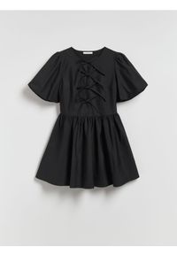 Reserved - Sukienka mini z wiązaniem - czarny. Kolor: czarny. Materiał: dzianina. Długość: mini
