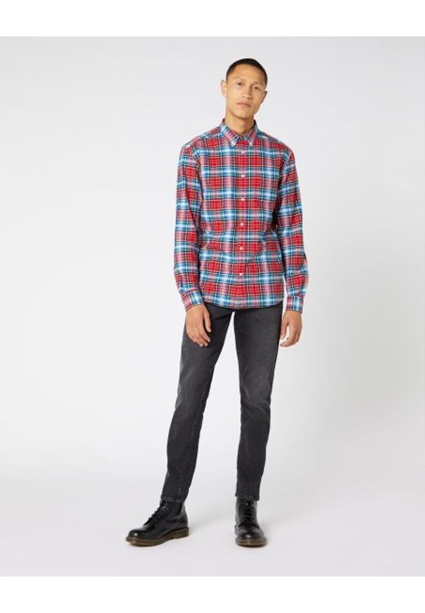 Wrangler - WRANGLER LS 1PKT BUTTON DOWN MĘSKA KOSZULA FORMULA RED W5A3BMXWO 112130027. Typ kołnierza: button down