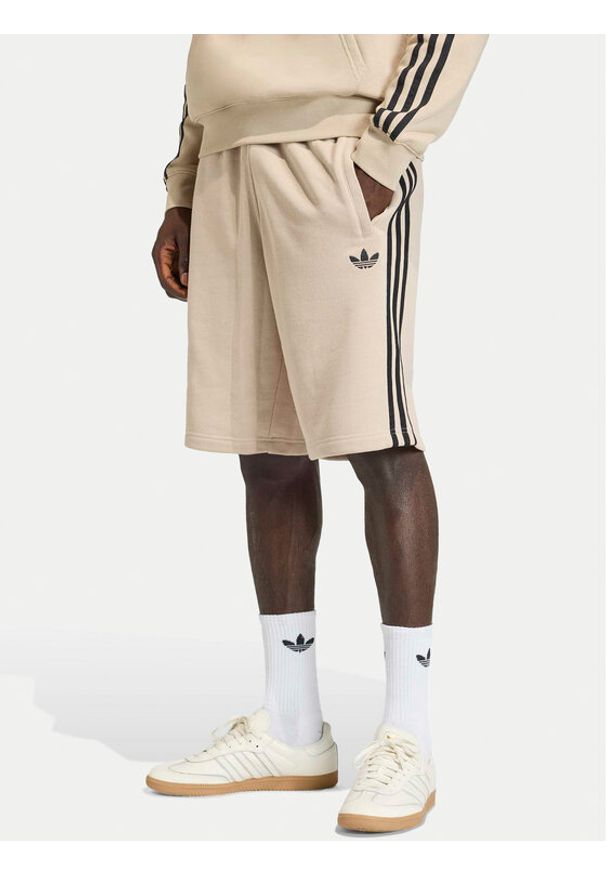 Adidas - adidas Szorty sportowe 3-Stripes KE6681 Beżowy Regular Fit. Kolor: beżowy. Materiał: bawełna. Styl: sportowy