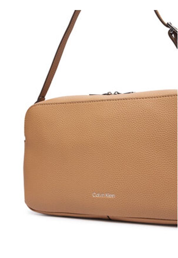 Calvin Klein Torebka Webbing 2X Strap Lg Camera Bag LV04F3642G Beżowy. Kolor: beżowy. Materiał: skórzane