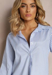 Renee - Niebieska Koszula o Klasycznym Fasonie z Guzikami w Paski Adetia. Okazja: na spotkanie biznesowe, do pracy, na co dzień. Kolor: niebieski. Materiał: jeans. Wzór: paski. Styl: klasyczny