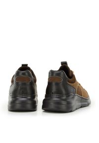 Wittchen - Męskie sneakersy na lekkiej podeszwie brązowe. Okazja: na co dzień. Nosek buta: okrągły. Kolor: brązowy. Materiał: skóra, nubuk. Wzór: jednolity #10