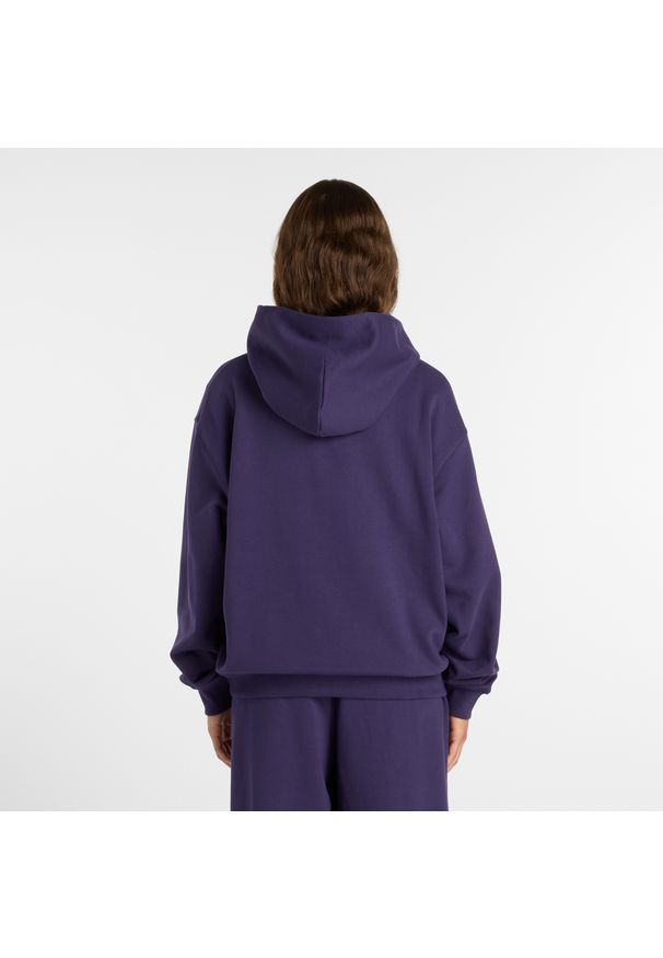 Bluza damska New Balance WT41537BOY – fioletowa. Okazja: na co dzień. Kolor: fioletowy. Materiał: prążkowany, bawełna, dresówka. Wzór: ze splotem. Styl: casual, klasyczny