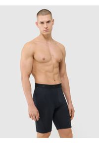 4f - 4F Legginsy krótkie rowerowe z żelowo-piankową wkładką męskie - czarne M. Kolor: czarny. Materiał: dzianina, włókno, poliester, syntetyk, materiał, tkanina, elastan. Długość: krótkie. Wzór: gładki, ze splotem. Sport: kolarstwo