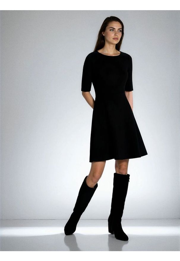 Sinsay - Wiskozowa sukienka dresowa - czarny. Kolor: czarny. Materiał: wiskoza, dresówka