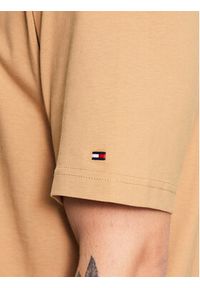 TOMMY HILFIGER - Tommy Hilfiger T-Shirt Monotype MW0MW31539 Brązowy Regular Fit. Kolor: brązowy. Materiał: bawełna