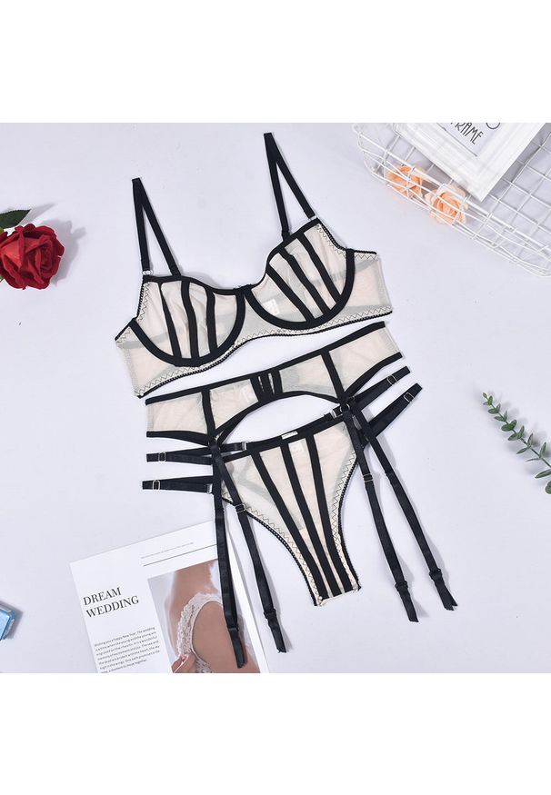 Intica - Komplet bielizny z delikatnymi detalami na romantyczne chwile Oliga. Kolor: czarny. Materiał: materiał