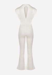 Born2be - Biały Kombinezon z Rozszerzanymi Nogawkami i Poduszkami w Ramionach Atearai. Okazja: na co dzień. Kolor: biały. Długość rękawa: krótki rękaw. Długość: krótkie. Styl: casual, elegancki #4