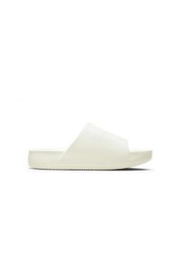 Klapki męskie Nike Calm Slide. Zapięcie: bez zapięcia. Kolor: biały. Materiał: syntetyk, materiał. Szerokość cholewki: normalna. Sport: turystyka piesza, pływanie, fitness