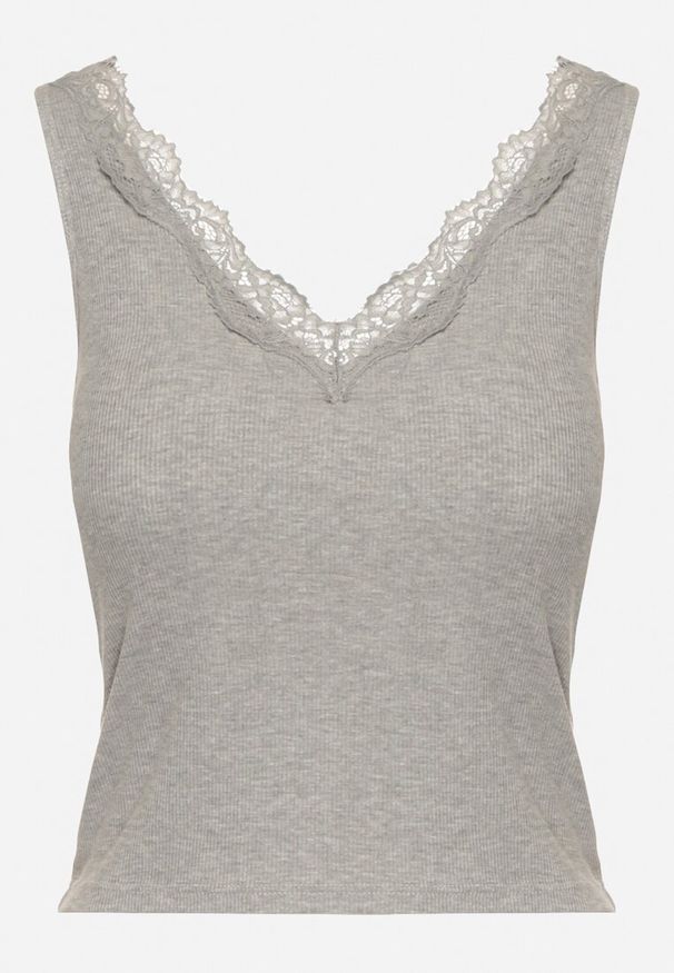 Born2be - Jasnoszary Bawełniany Top na Szerokich Ramiączkach Zdobiony Koronką Nitiliana. Okazja: na spotkanie biznesowe, na spacer, do pracy. Typ kołnierza: dekolt w kształcie V. Kolor: szary. Materiał: bawełna, koronka. Długość rękawa: na ramiączkach. Wzór: aplikacja, koronka. Styl: biznesowy, klasyczny