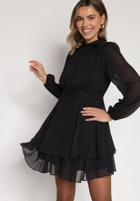 Born2be - Czarna Rozkloszowana Sukienka Siateczkowa z Bufiastymi Rękawami Isovana. Okazja: na co dzień. Kolor: czarny. Styl: casual, elegancki #6