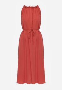 Born2be - Czerwona Wiskozowa Sukienka Bez Rękawów z Warkoczowym Splotem przy Dekolcie Shirineli. Okazja: na co dzień. Kolekcja: plus size. Kolor: czerwony. Materiał: wiskoza. Długość rękawa: bez rękawów. Wzór: ze splotem. Typ sukienki: proste, dla puszystych. Styl: boho, elegancki, klasyczny, casual #3