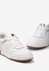 Renee - Biało-Złote Sneakersy ze Skóry Naturalnej z Metalicznymi Akcentami Hyacinte. Nosek buta: okrągły. Zapięcie: sznurówki. Kolor: biały. Materiał: skóra. Obcas: na obcasie. Wysokość obcasa: niski #5