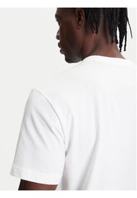GAP - Gap T-Shirt 782369-01 Biały Regular Fit. Kolor: biały. Materiał: bawełna #3