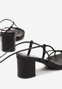 Born2be - Czarne Sandały Typhista. Nosek buta: otwarty. Kolor: czarny. Wzór: jednolity, aplikacja, kolorowy. Obcas: na słupku #3