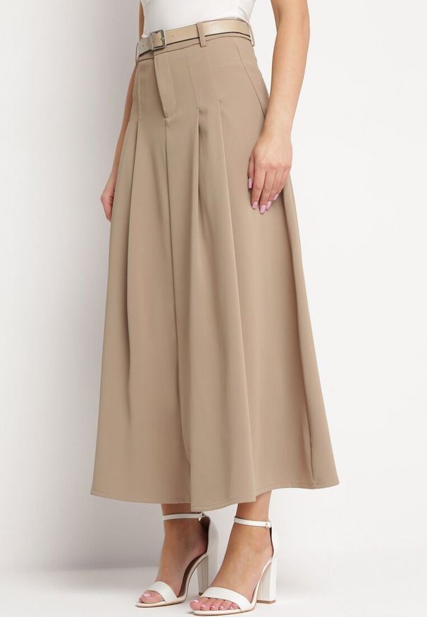 Born2be - Beżowa Spódnica Rozkloszowana Maxi z Paskiem z Klamrą Sawen. Kolor: beżowy. Styl: elegancki