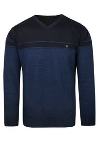 Klasyczny Męski Sweter z Dekoltem w Serek (V-Neck) - Trikko - Granat. Okazja: do pracy, na spotkanie biznesowe, na co dzień. Typ kołnierza: dekolt w serek. Kolor: niebieski. Materiał: bawełna, akryl. Styl: klasyczny