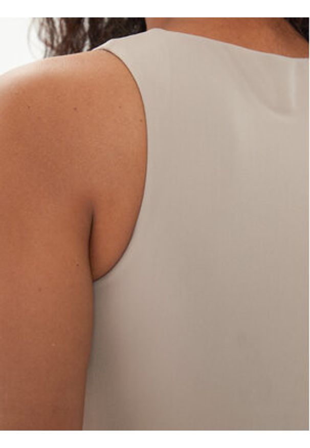 Guess Sukienka codzienna Kim W4YK0J KCDE0 Beżowy Bodycon Fit. Okazja: na co dzień. Kolor: beżowy. Materiał: syntetyk. Typ sukienki: proste, bodycon. Styl: casual