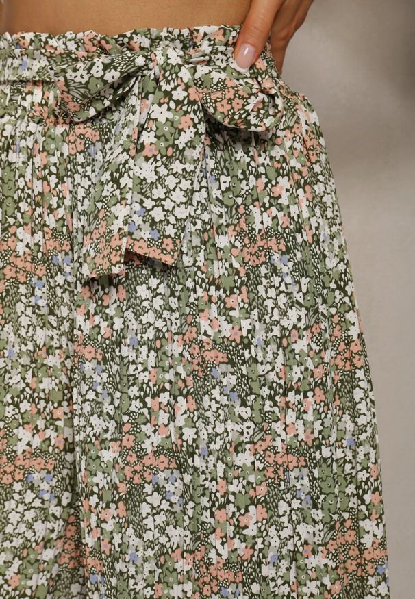 Renee - Zielone Spodnie z Szerokimi Nogawkami High Waist z Bawełną Paskiem i Gumką w Talii Drosofia. Okazja: na co dzień. Stan: podwyższony. Kolor: zielony. Materiał: bawełna. Styl: casual, elegancki