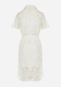 Born2be - Biała Ażurowa Sukienka Koszulowa Midi z Wiązanym Paskiem Pamy. Kolor: biały. Materiał: materiał, koronka. Długość rękawa: krótki rękaw. Wzór: ażurowy. Typ sukienki: koszulowe. Styl: klasyczny. Długość: midi #7