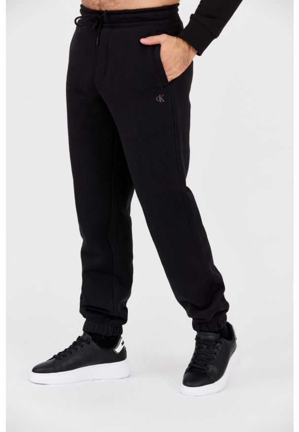Calvin Klein - CALVIN KLEIN Czarne męskie spodnie dresowe, Rozmiar S. Kolor: czarny. Materiał: dresówka. Wzór: haft