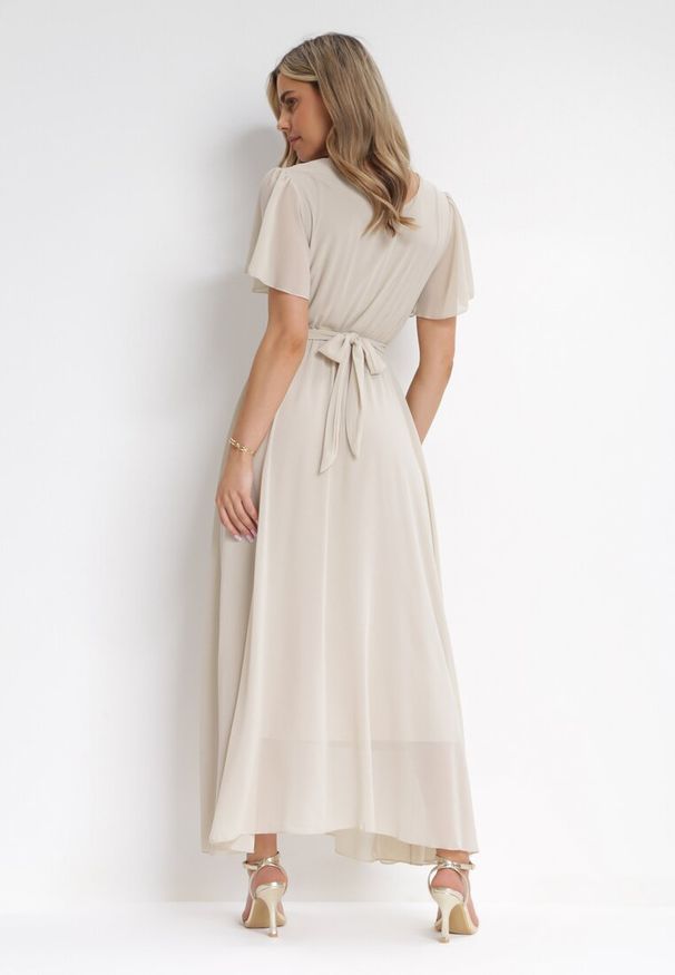 Born2be - Beżowa Kopertowa Sukienka Maxi z Gumką w Pasie Narlin. Okazja: na wesele, na studniówkę, na ślub cywilny. Typ kołnierza: dekolt w serek. Kolor: beżowy. Typ sukienki: kopertowe. Styl: klasyczny. Długość: maxi