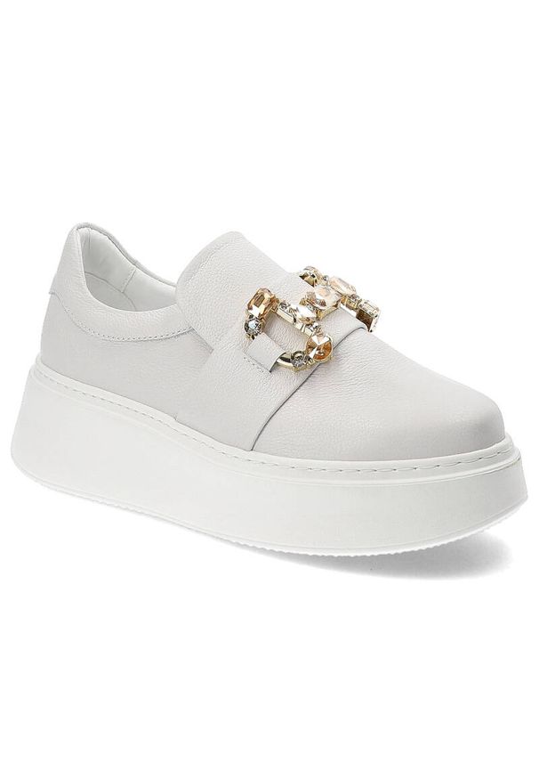 CheBello - Białe Sneakersy Chebello Stylowe Obuwie Damskie Na Platformie. Okazja: na uczelnię. Kolor: biały. Materiał: jeans, materiał. Wzór: aplikacja. Obcas: na platformie
