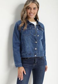 Born2be - Granatowa Jeansowa Kurtka z Przetarciami i Kieszeniami z Klapami Hazelle. Okazja: na co dzień. Kolor: niebieski. Materiał: jeans. Długość rękawa: długi rękaw. Długość: długie. Styl: casual, klasyczny #7