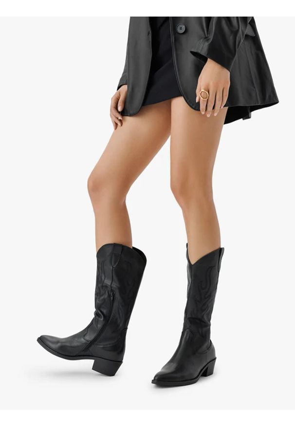 Ryłko - Czarne kozaki typu kowbojki z dekoracyjnym haftem. Zapięcie: zamek. Kolor: czarny. Materiał: skóra. Wzór: haft. Styl: street