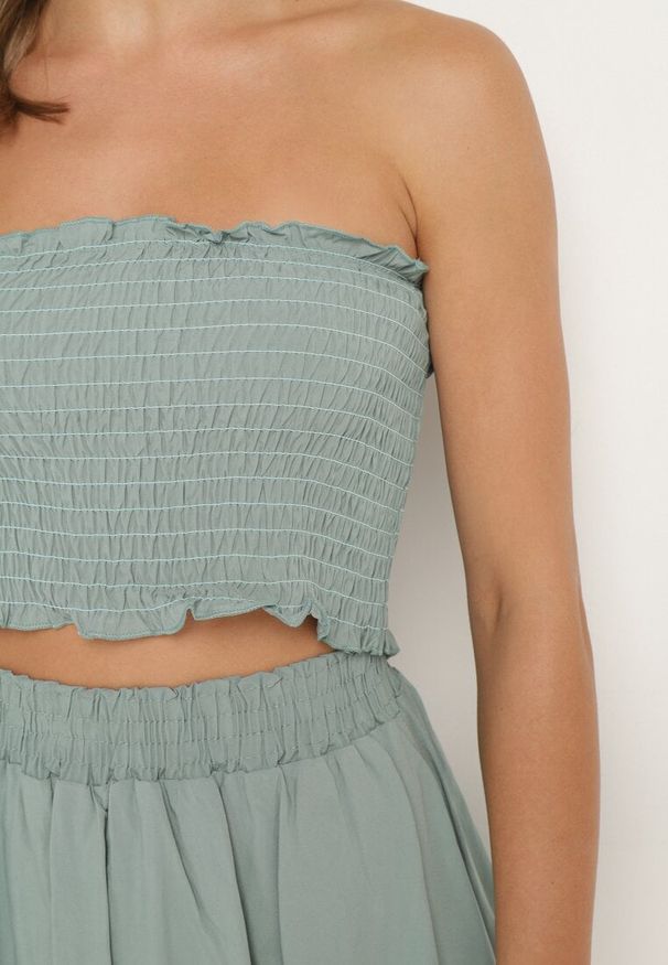 Born2be - Miętowy Bawełniany Komplet Krótki Top bez Ramiączek Szorty z Gumką w Pasie i Falbanką Tesmara. Kolor: miętowy. Materiał: bawełna